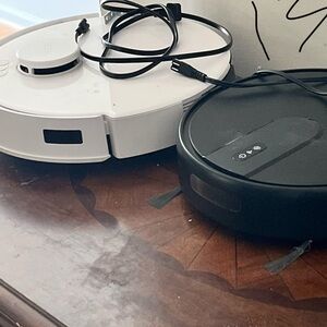 Robot Vacuum Duo - Black and White